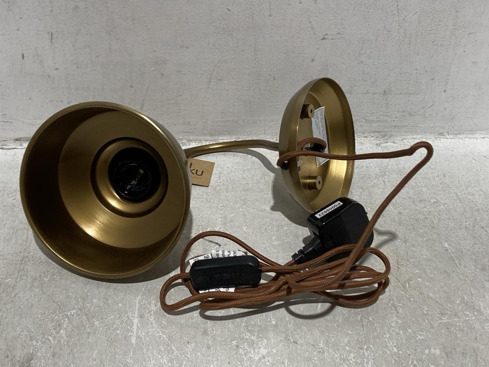 Lot 122  
            Chesterfield SR44 - Parcel Delivery Only 

                
NKUKU NAR WALL LAMP - ANTIQUE BRASS - SMALL - ITEM NO. NL3401 - ORIGINAL RRP £100...