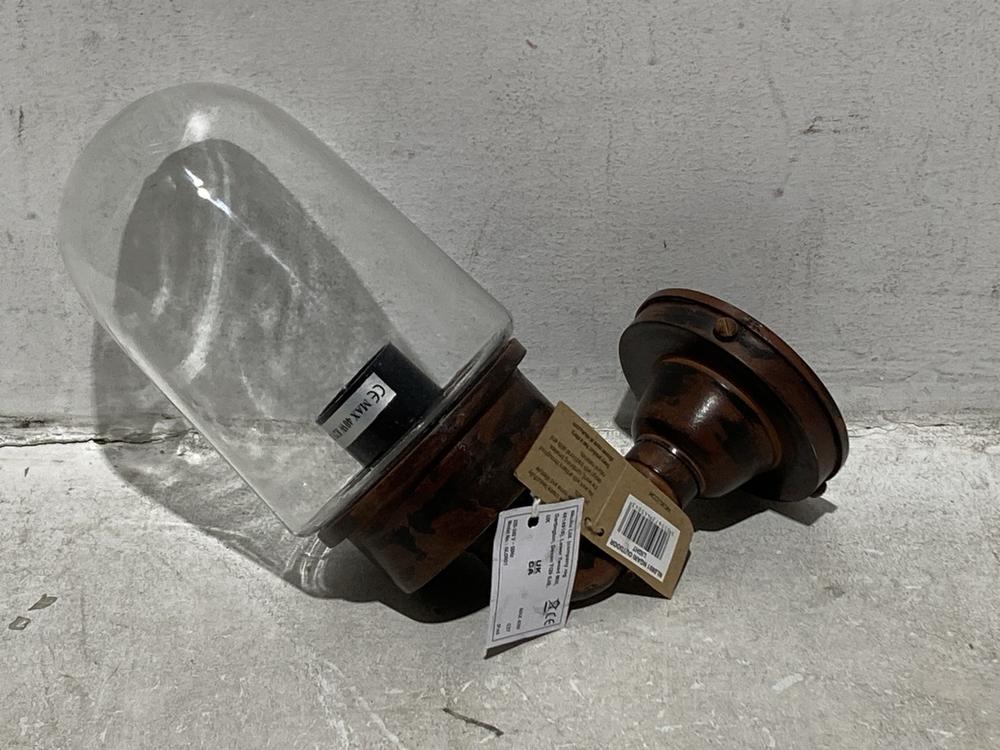 Lot 124  
            Chesterfield SR44 - Parcel Delivery Only 

                
NKUKU NGARI OUTDOOR LIGHT - RUST - 28.5 X 10 (DIA) - ITEM NO. NL0801 - ORIGINAL R...