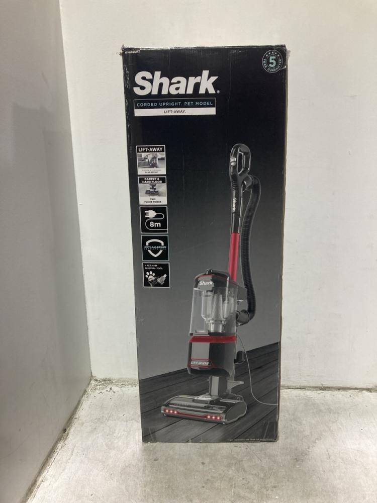 Lot 1267  
            Chesterfield SR44 - Parcel Delivery Only 

                
SHARK CORDED UPRIGHT PET MODEL LIFT AWAY (LOCATION: C8)