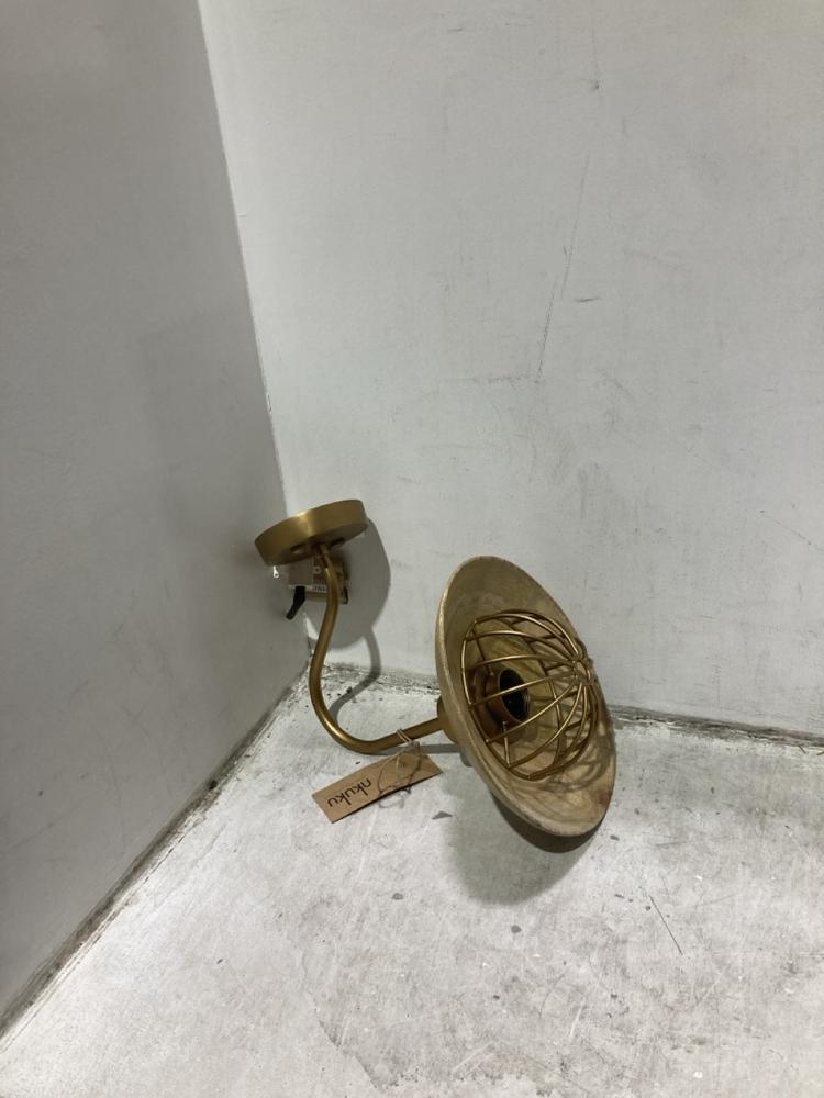 Lot 1274  
            Chesterfield SR44 - Parcel Delivery Only 

                
NKUKU CHAKAI MANGO WOOD WALL LAMP - NATURAL & ANTIQUE BRASS - ONE SIZE - ITEM NO....