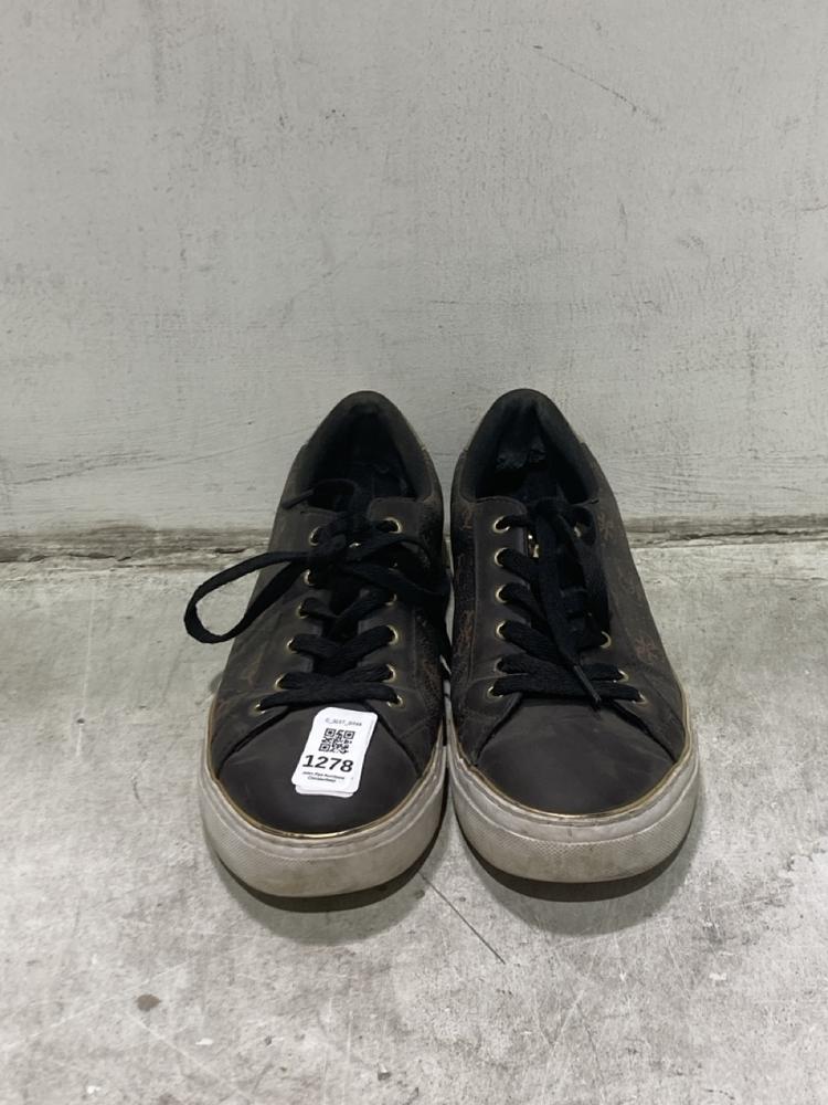 Lot 1278  
            Chesterfield SR44 - Parcel Delivery Only 

                
GUESS WOMENS LOVEN SNEAKER IN SIZE 39 (LOCATION: C8)