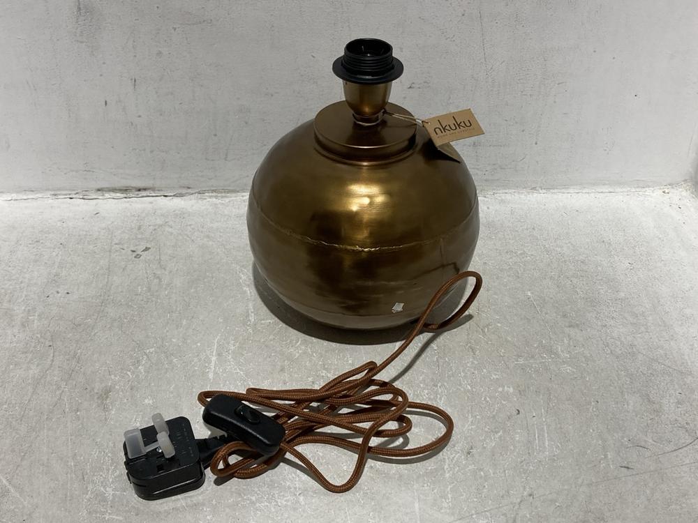 Lot 127  
            Chesterfield SR44 - Parcel Delivery Only 

                
NKUKU RASAN TABLE LAMP - ANTIQUE BRASS - ITEM NO. RL4901 - ORIGINAL RRP £135 (LOC...
