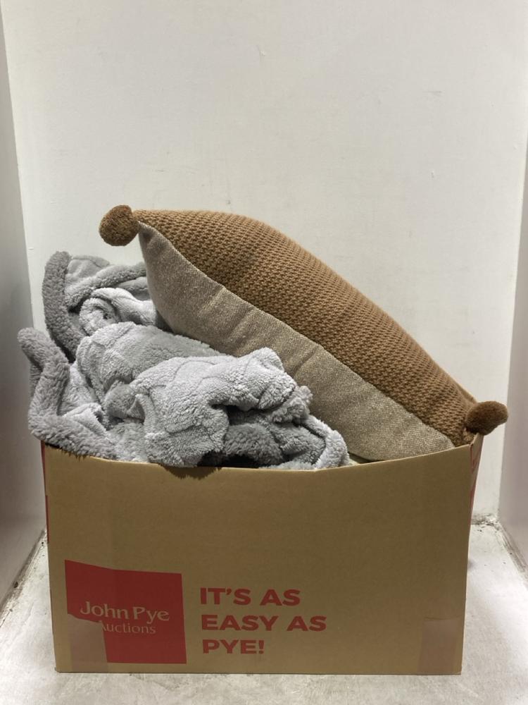 Lot 1285  
            Chesterfield SR44 - Parcel Delivery Only 

                
BOX OF ASSORTED HOME ITEMS TO INCLUDE MOSS STITCH POM POM CUSHION TAN (LOCATION: C8)