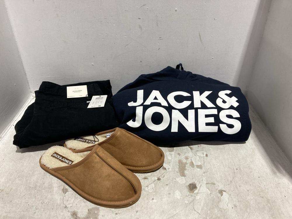 Lot 1295  
            Chesterfield SR44 - Parcel Delivery Only 

                
3 X ASSORTED ITEMS TO INCLUDE JACK & JONES SLIPPERS SIZE 8 (LOCATION: B1)