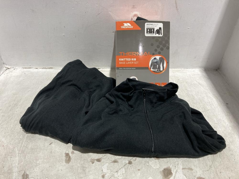 Lot 1298  
            Chesterfield SR44 - Parcel Delivery Only 

                
3 X ASSORTED ITEMS TO INCLUDE THERMAL KNITTED RIB SIZE M/S (LOCATION: B1)