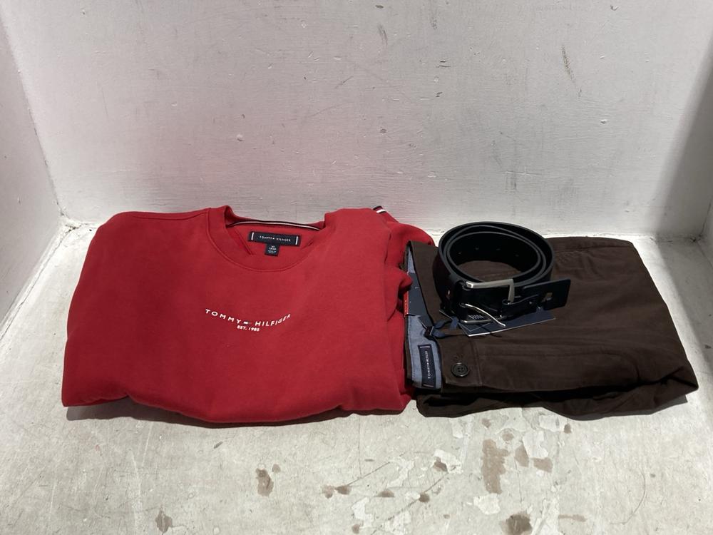 Lot 1299  
            Chesterfield SR44 - Parcel Delivery Only 

                
3 X ASSORTED CLOTHING ITEMS TO INCLUDE BLACK LEATHER BELT (LOCATION: B1)