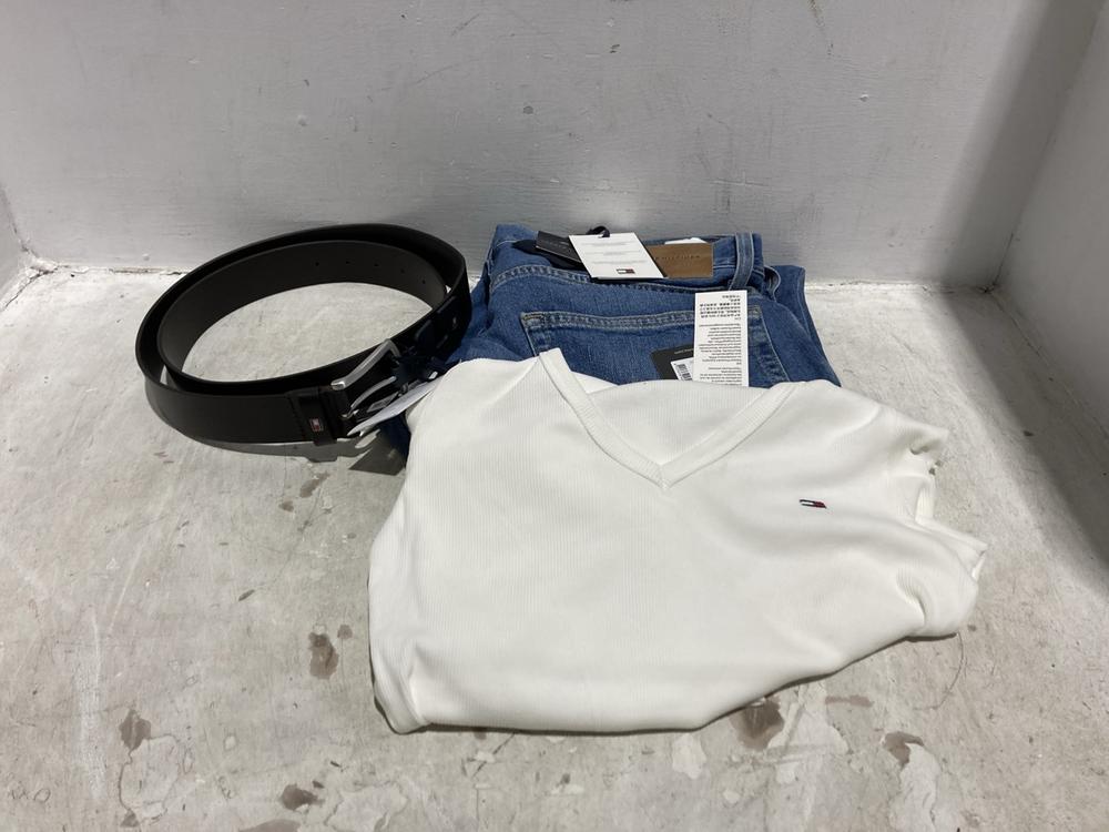 Lot 1301  
            Chesterfield SR44 - Parcel Delivery Only 

                
3 X ASSORTED CLOTHING TO INCLUDE TOMMY HILFIGER LEATHER BELT (LOCATION: B1)