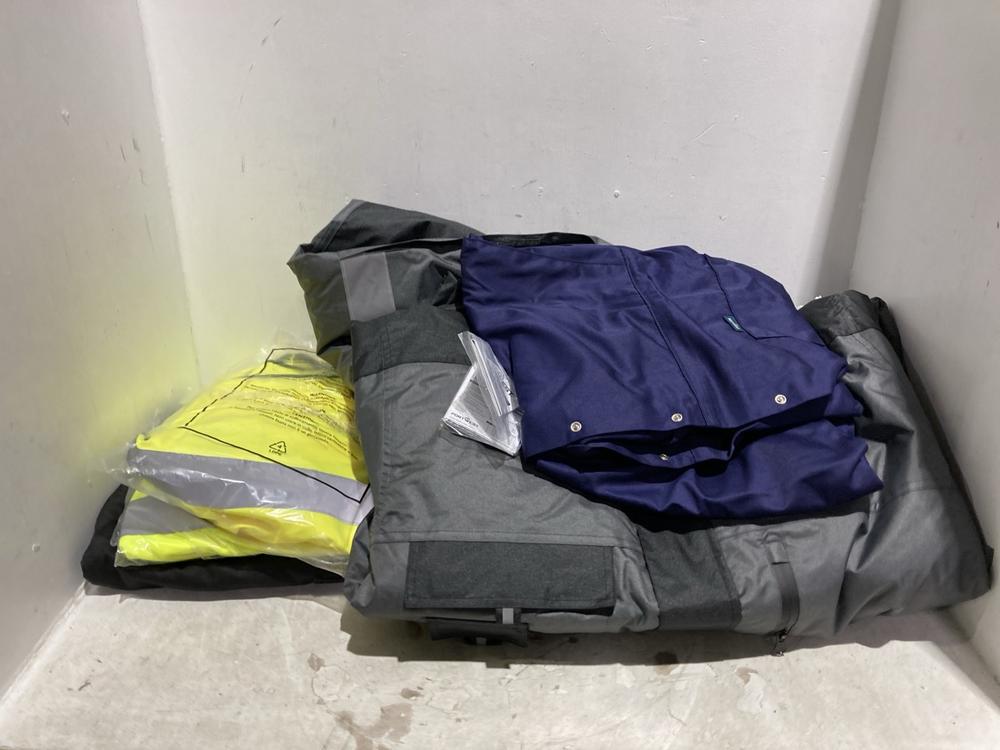 Lot 1302  
            Chesterfield SR44 - Parcel Delivery Only 

                
QTY OF ASSORTED WORKWEAR TO INCLUDE LEE COOPER TROUSERS SIZE W42/L33 (LOCATION: B1)