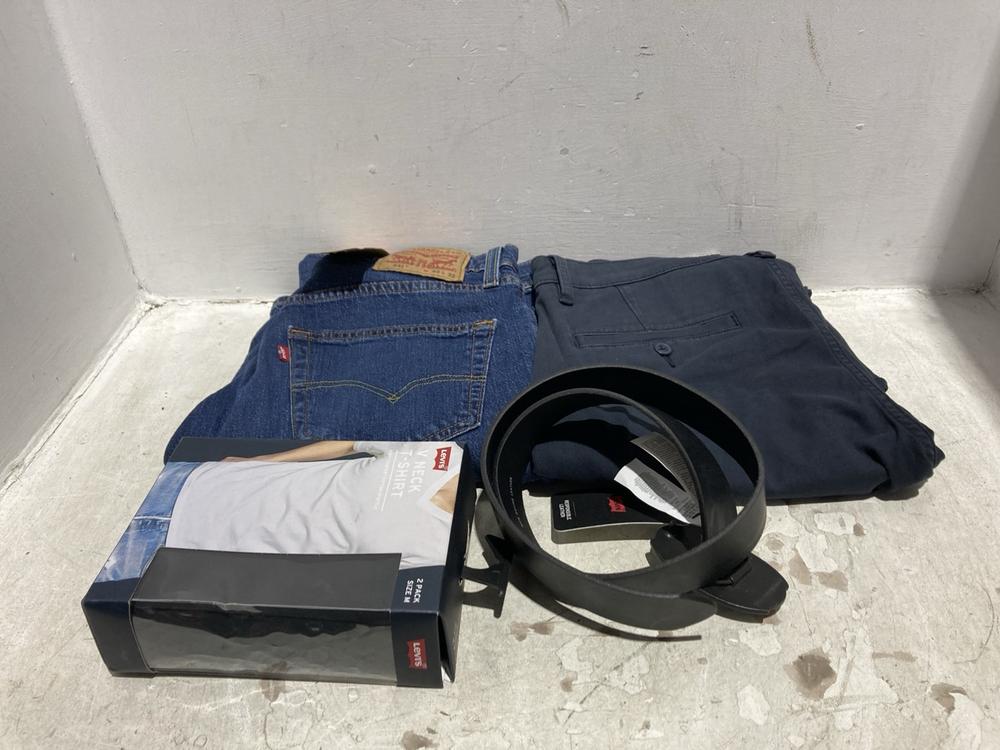 Lot 1309  
            Chesterfield SR44 - Parcel Delivery Only 

                
QTY OF ASSORTED CLOTHING TO INCLUDE LEVIS BLACK LEATHER BELT - UK SIZE 32 (LOCATI...