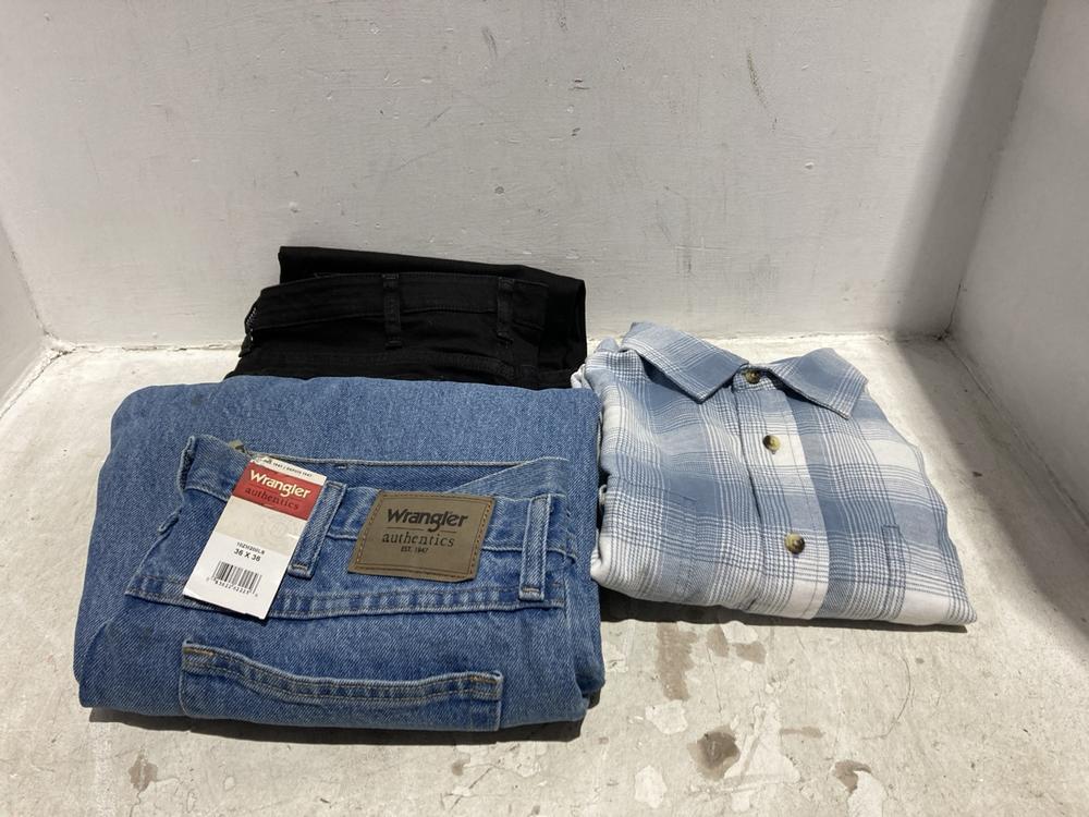 Lot 1314  
            Chesterfield SR44 - Parcel Delivery Only 

                
3 X ASSORTED ITEMS TO INCLUDE WRANGLER SHIRT SIZE MEDIUM (LOCATION: B1)