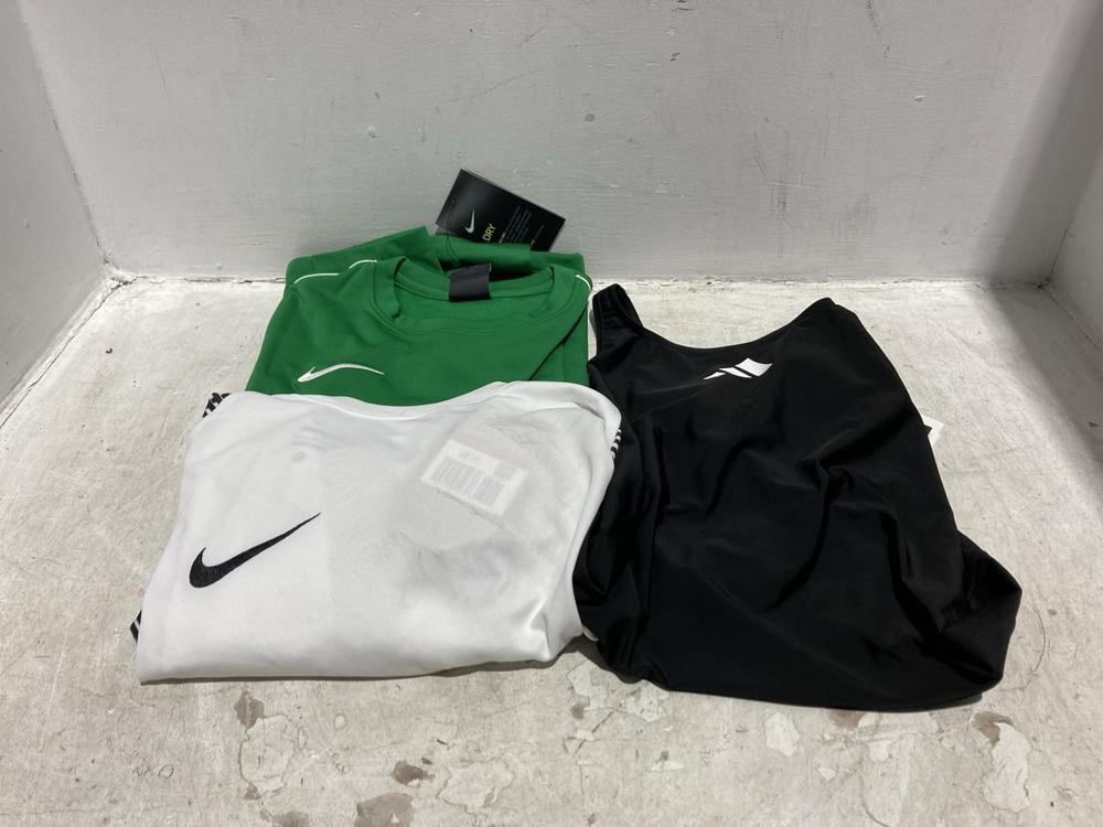 Lot 1317  
            Chesterfield SR44 - Parcel Delivery Only 

                
3 X ASSORTED CLOTHING ITEMS TO INCLUDE GREEN NIKE T SHIRT SIZE MEDIUM (LOCATION: B1)