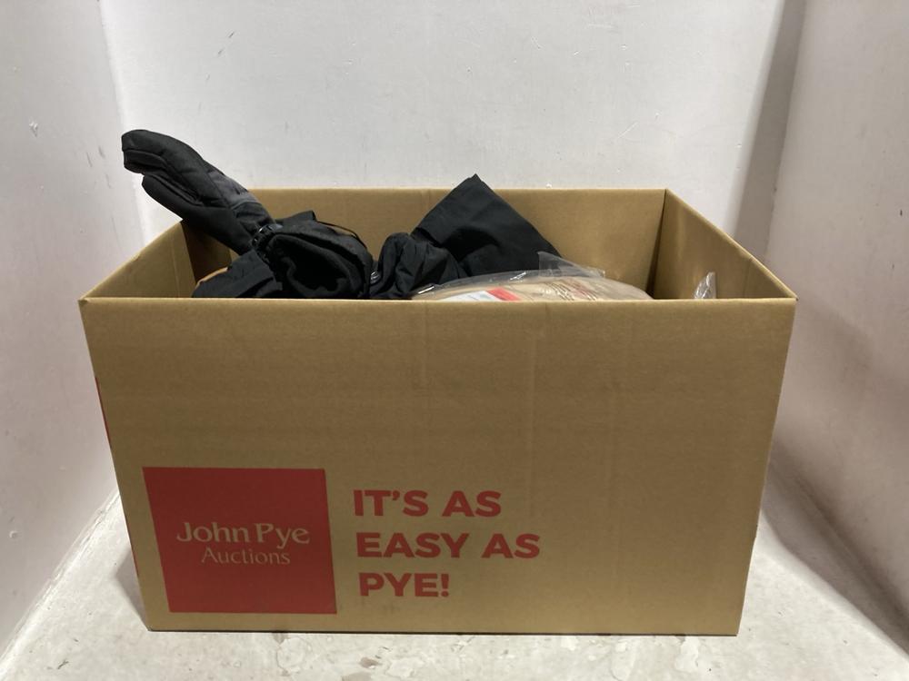 Lot 1324  
            Chesterfield SR44 - Parcel Delivery Only 

                
BOX OF ASSORTED ITEMS TO INCLUDE MERINO WOOL CREW HIKING SOCKS (LOCATION: B1)