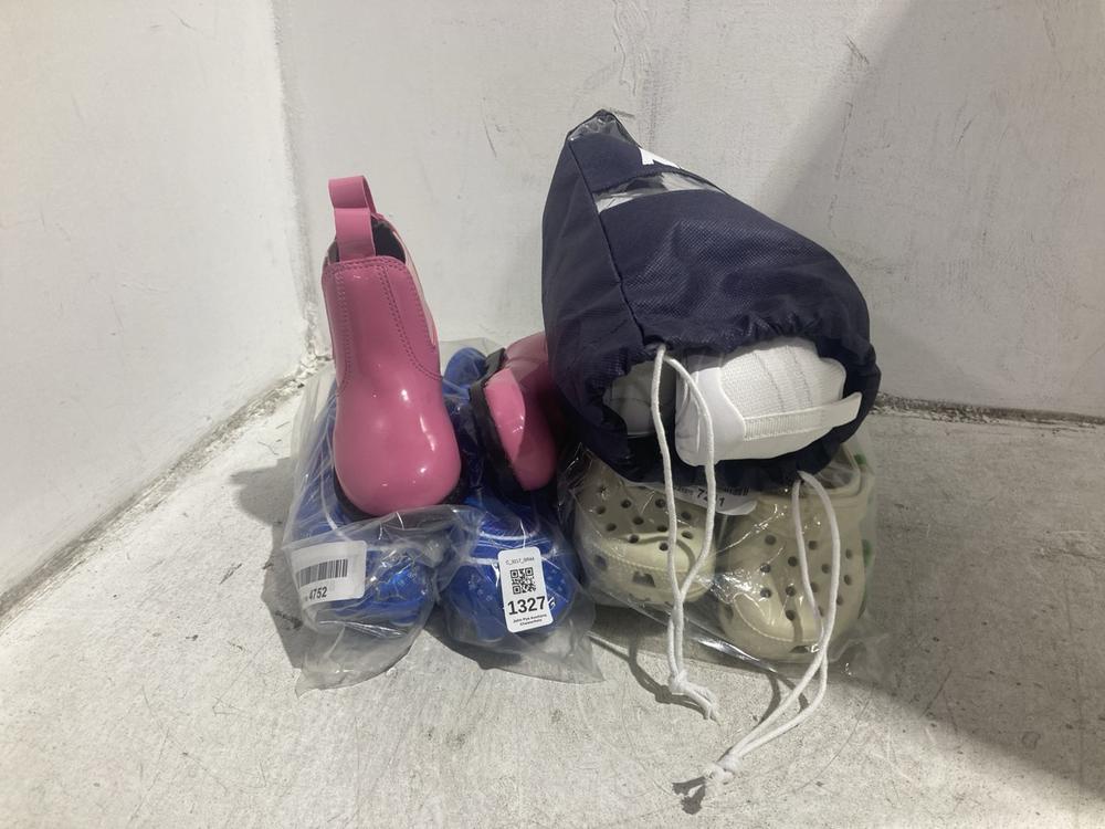 Lot 1327  
            Chesterfield SR44 - Parcel Delivery Only 

                
4 X ASSORTED CHILDRENS FOOTWEAR TO INCLUDE PINK WELLINGTONS SIZE 5 (LOCATION: B2)