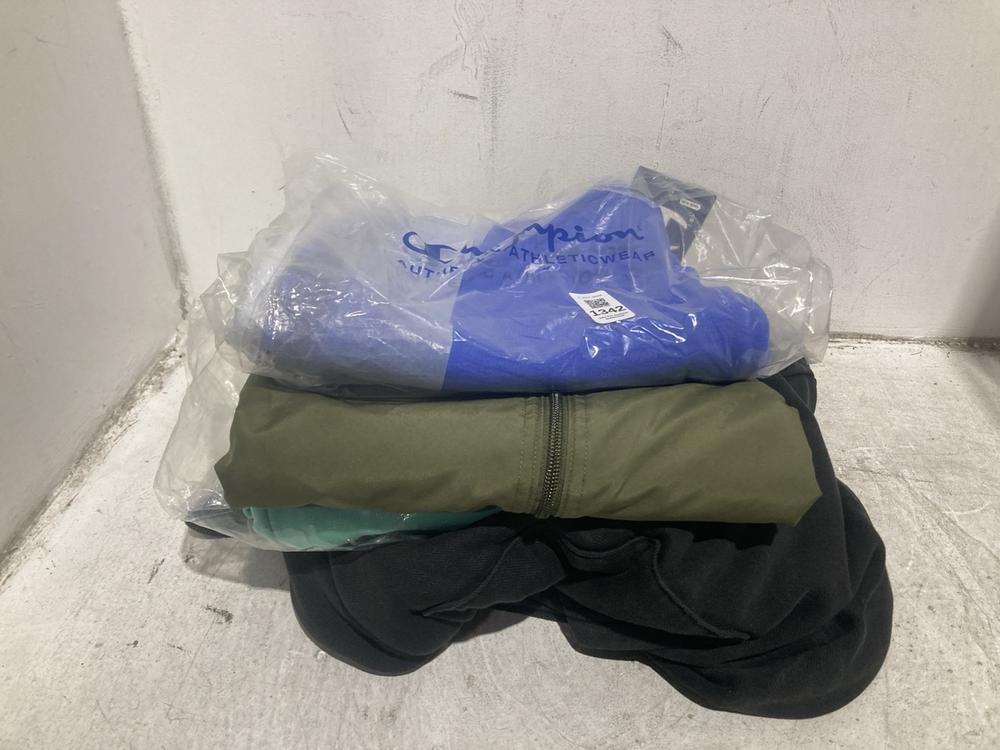 Lot 1342  
            Chesterfield SR44 - Parcel Delivery Only 

                
3 X ASSORTED ITEMS TO INCLUDE CHAMPION BLUE SHORTS SIZE MEDIUM (LOCATION: B2)