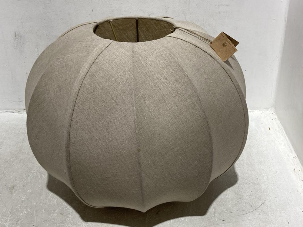 Lot 136  
            Chesterfield SR44 - Parcel Delivery Only 

                
NKUKU ORISA LINEN LAMPSHADE - OFF WHITE - ITEM NO. OL1501 - ORIGINAL RRP £135 (LO...