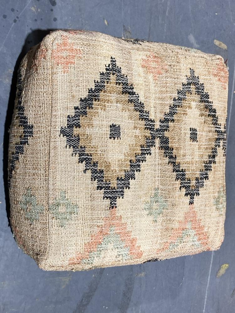 Lot 138  
            Chesterfield SR44 - Parcel Delivery Only 

                
NKUKU KESU KILIM POUF - LARGE - ITEM NO. KP5901 - ORIGINAL RRP £475 (LOCATION: A6)