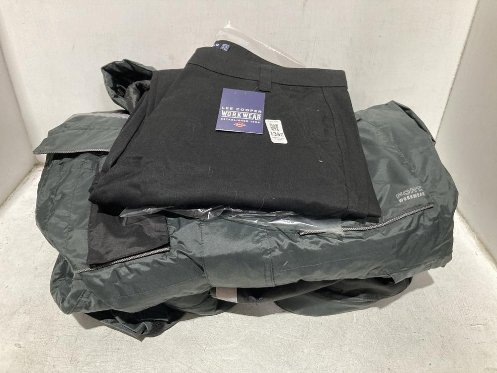Lot 1397  
            Chesterfield SR44 - Parcel Delivery Only 

                
QTY OF ASSORTED CLOTHING TO INCLUDE PORTWEST POLO SHIRT SIZE 5XL (LOCATION: B3)