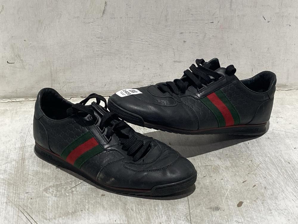 Lot 1409  
            Chesterfield SR44 - Parcel Delivery Only 

                
GUCCI LEATHER TRAINERS SIZE UK 9 (LOCATION: B4)