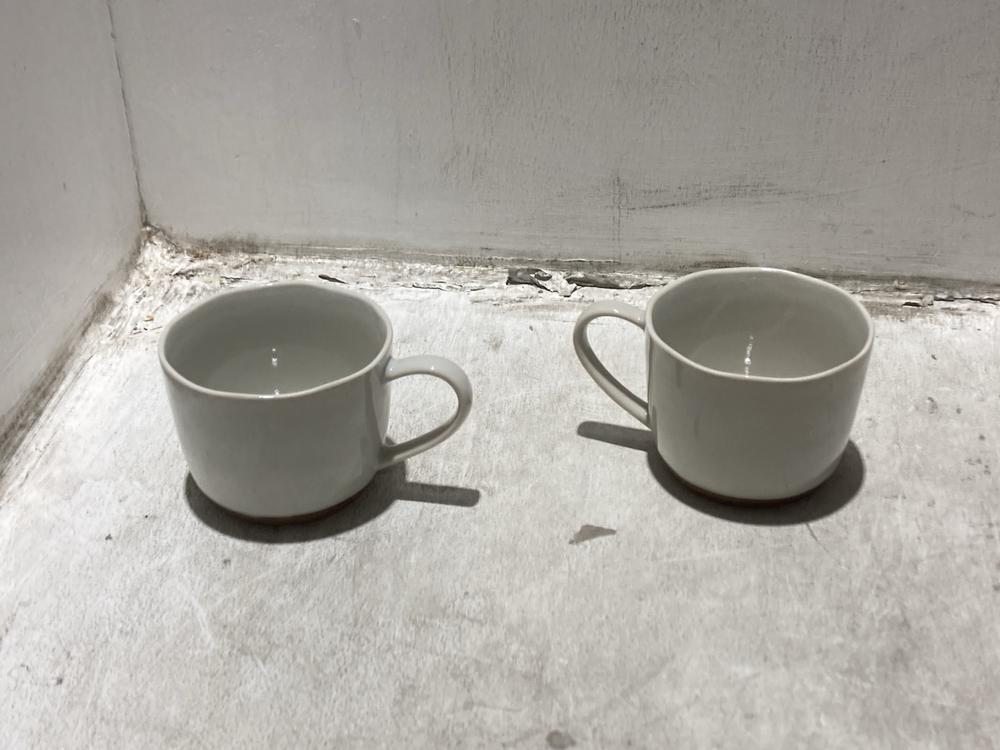 Lot 143  
            Chesterfield SR44 - Parcel Delivery Only 

                
6 X ASSORTED ITEMS TO INCLUDE NKUKU EDO MUG - TERRACOTTA - SMALL (SET OF 2) - ITE...