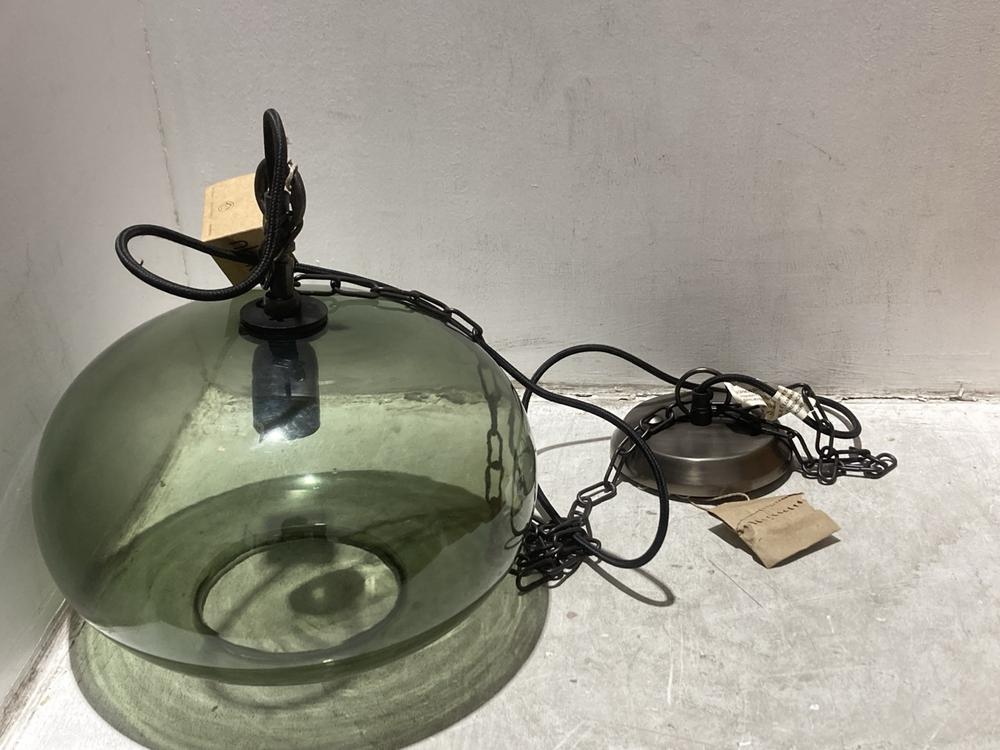 Lot 145  
            Chesterfield SR44 - Parcel Delivery Only 

                
NKUKU OTORO RECYCLED GLASS PENDANT - GREEN - SMALL ROUND - ITEM NO. OP2501 - ORIG...