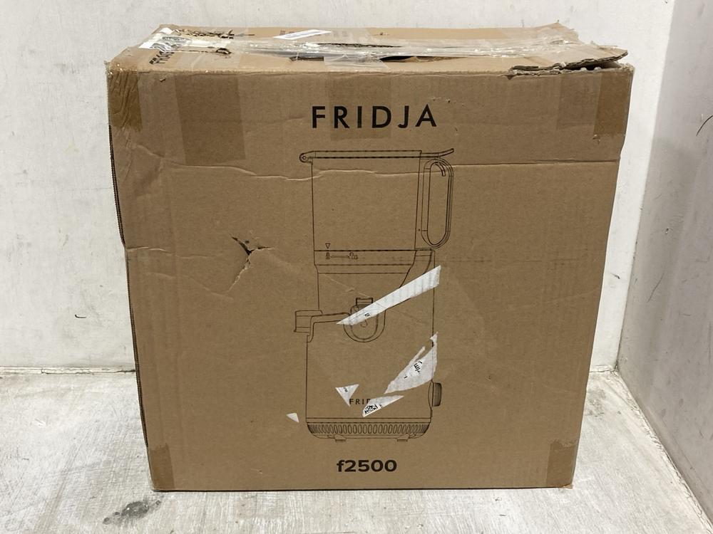 Lot 1471  
            Chesterfield SR44 - Parcel Delivery Only 

                
FRIDJA JUICER MACHINE (LOCATION: B6)