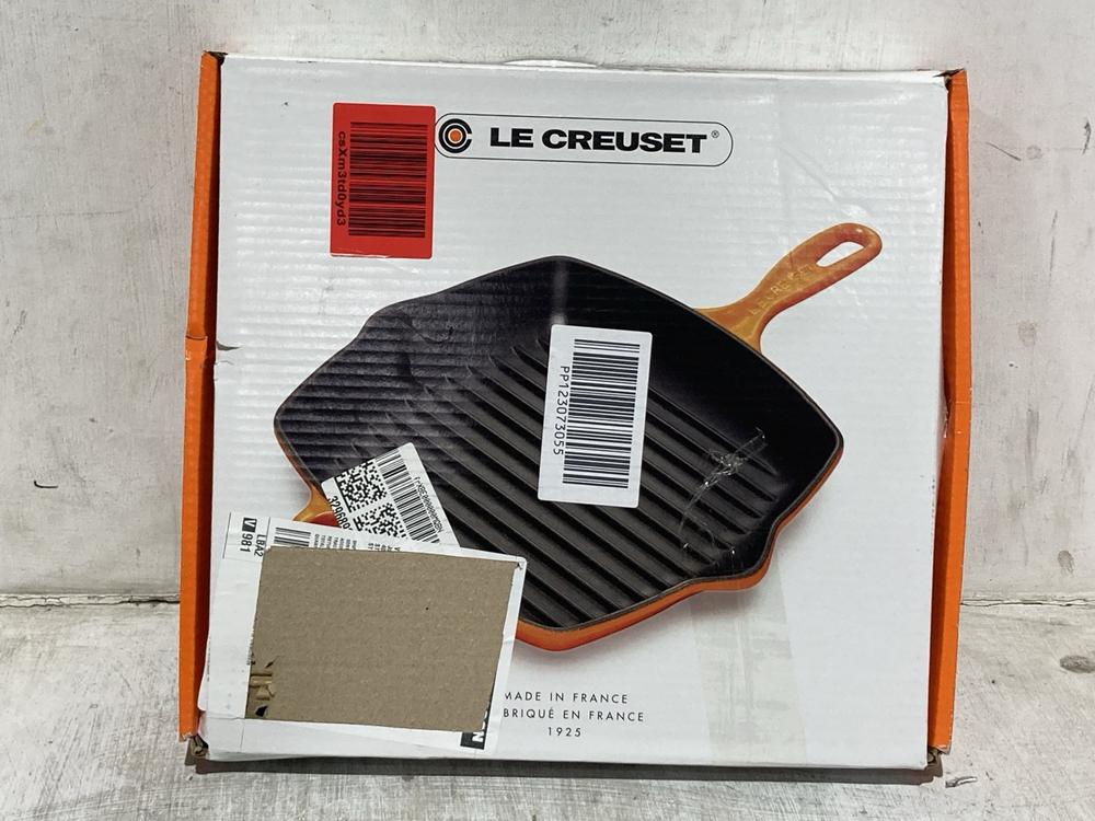 Lot 1472  
            Chesterfield SR44 - Parcel Delivery Only 

                
LE CREUSET SKILLET GRILL PAN (LOCATION: B6)