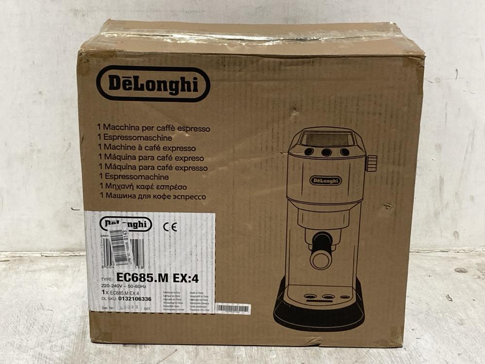 Lot 1477  
            Chesterfield SR44 - Parcel Delivery Only 

                
DELONGHI COFFEE MACHINE (LOCATION: B6)