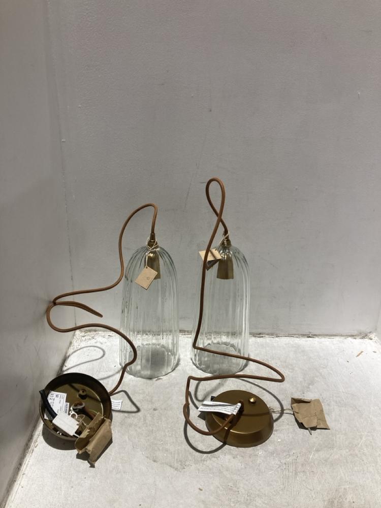 Lot 148  
            Chesterfield SR44 - Parcel Delivery Only 

                
NKUKU LUMINA RECYCLED GLASS PENDANT - CLEAR - ITEM NO. LP0201 - ORIGINAL RRP £175...