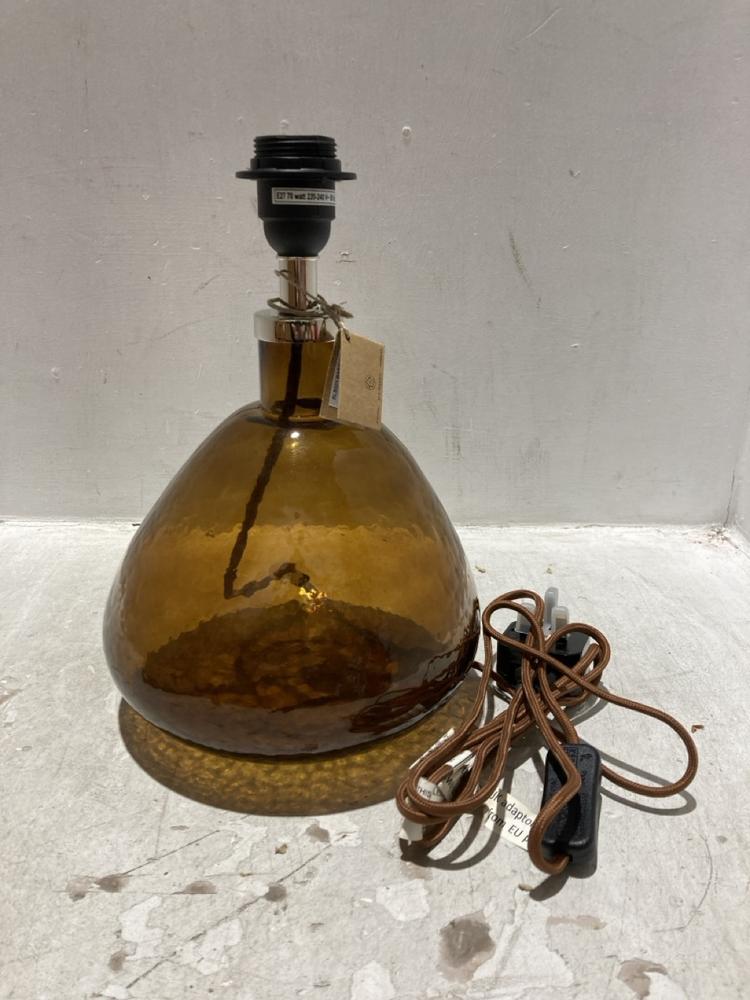 Lot 14  
            Chesterfield SR44 - Parcel Delivery Only 

                
NKUKU BABA RECYCLED GLASS LAMP - BURNT AMBER - SMALL WIDE - ITEM NO. BL8001 - ORI...