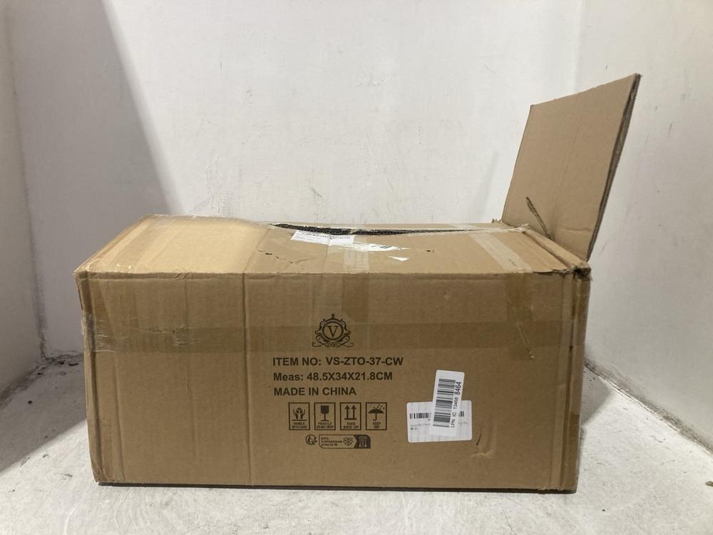 Lot 1500  
            Chesterfield SR44 - Parcel Delivery Only 

                
VANCASSO CAST IRON DUTCH IRON WITH LID (LOCATION: B7)