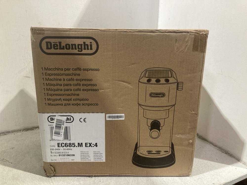 Lot 1509  
            Chesterfield SR44 - Parcel Delivery Only 

                
DELONGHI COFFEE MACHINE (LOCATION: B6)