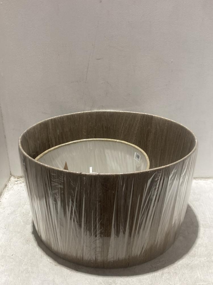 Lot 151  
            Chesterfield SR44 - Parcel Delivery Only 

                
NKUKU TIWA WOVEN JUTE LAMPSHADE - NATURAL - ITEM NO TL4904 - TO INCLUDE NKUKU DIA...