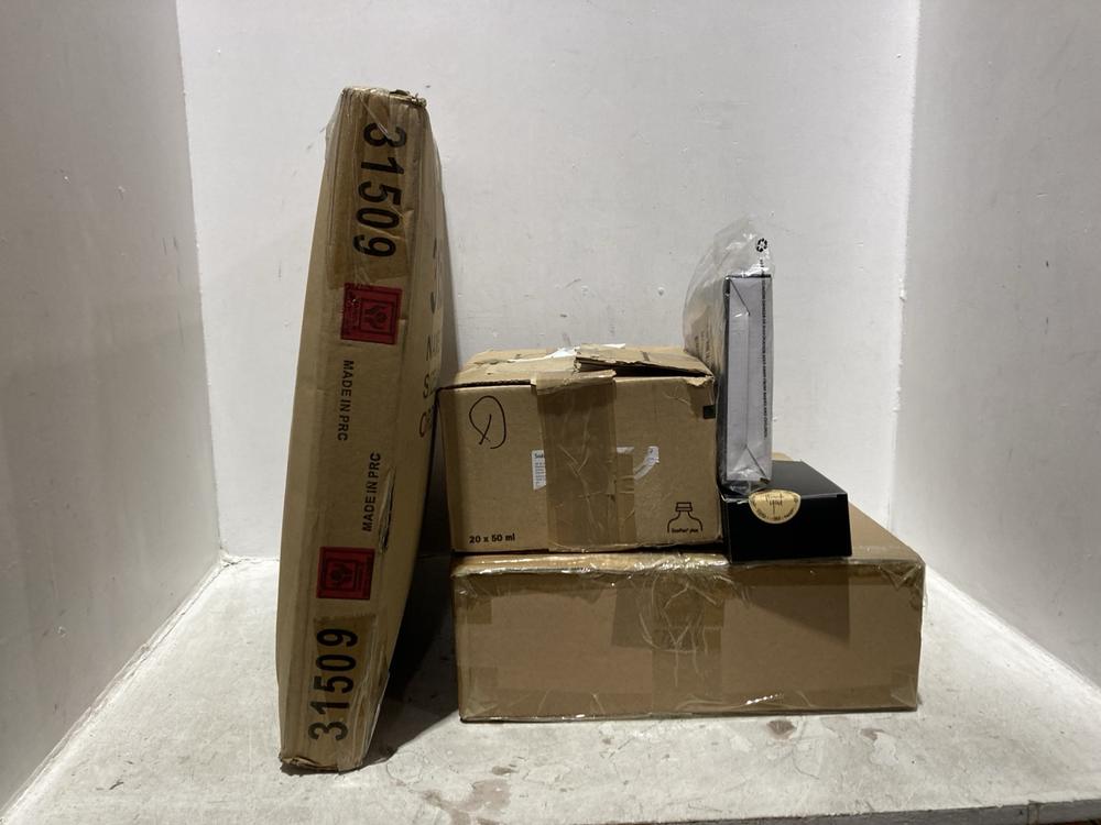 Lot 1534  
            Chesterfield SR44 - Parcel Delivery Only 

                
5 X ASSORTED HOUSEHOLD ITEMS TO INCLUDE 2 MERCURY SET LIGHT UP STARS (LOCATION: B8)