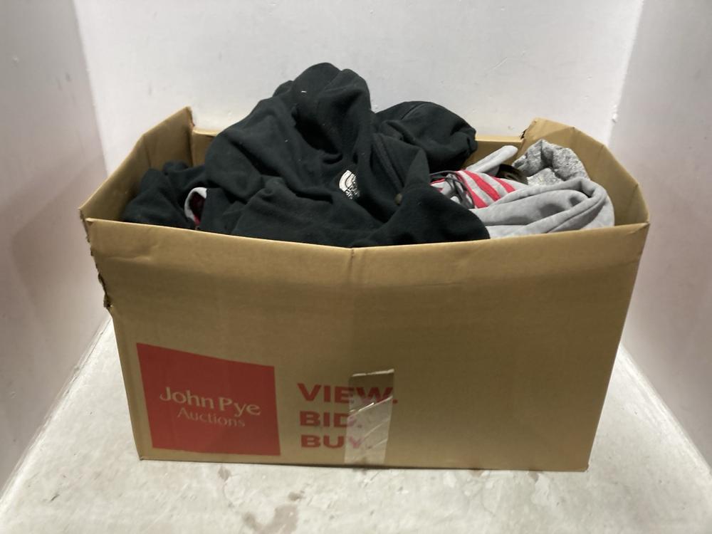 Lot 1537  
            Chesterfield SR44 - Parcel Delivery Only 

                
BOX OF ASSORTED ADULT CLOTHING ITEMS TO INCLUDE THE NORTH FACE ZIP UP FLEECE IN B...