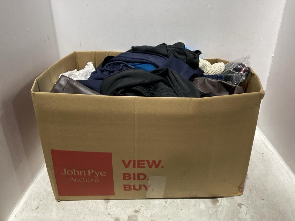 Lot 1542  
            Chesterfield SR44 - Parcel Delivery Only 

                
BOX OF ASSORTED ADULTS CLOTHING TO INCLUDE MCKENZIE ZIP UP HOODIE IN BLUE SIZE S ...