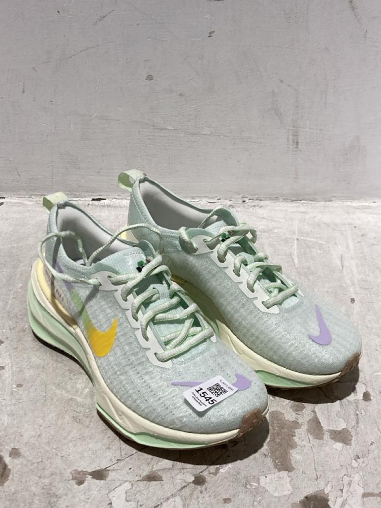Lot 1545  
            Chesterfield SR44 - Parcel Delivery Only 

                
NIKE INVINCIBLE RUN 3 TRAINERS IN GREEN SIZE 5 UK (LOCATION: B8)