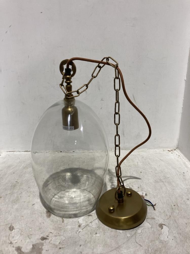 Lot 167  
            Chesterfield SR44 - Parcel Delivery Only 

                
NKUKU OTORO RECYCLED GLASS PENDANT - CLEAR - SMALL OVAL - ITEM NO. OP1401 - ORIGI...