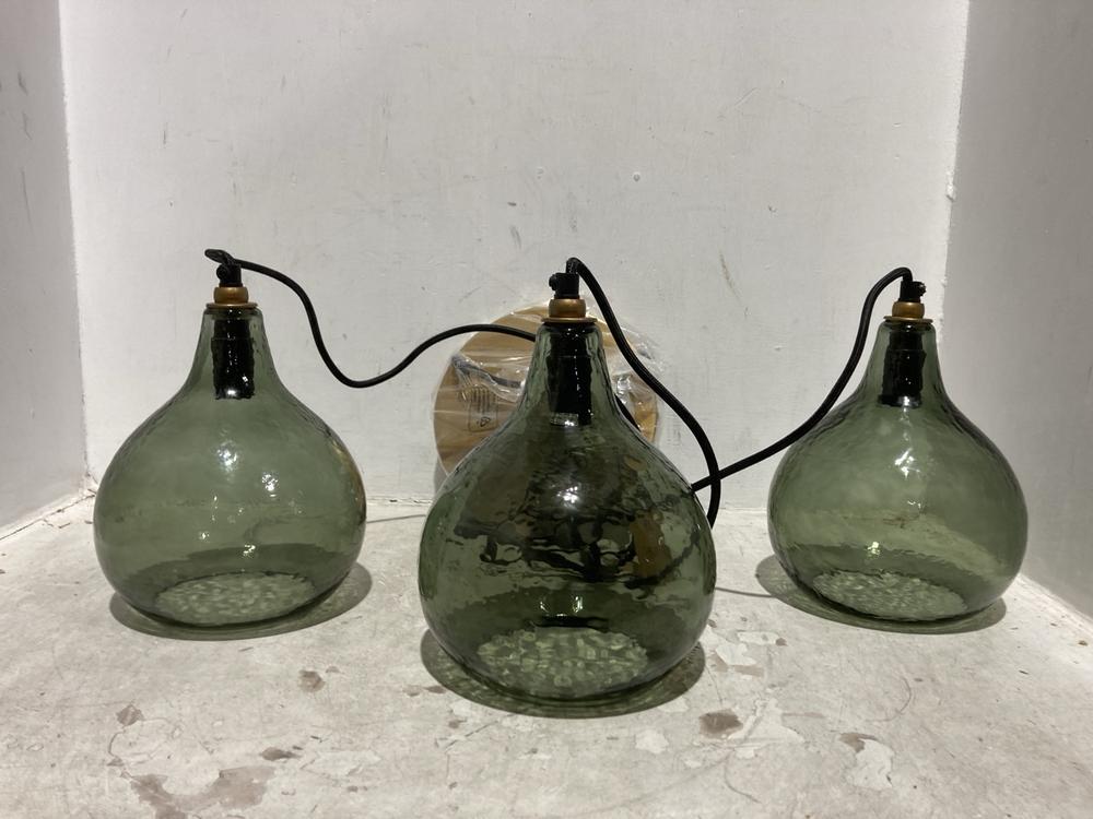 Lot 169  
            Chesterfield SR44 - Parcel Delivery Only 

                
NKUKU ZIVA RECYCLED GLASS CLUSTER PENDANT - GREEN SMOKE - ONE SIZE - ITEM NO. ZL0...