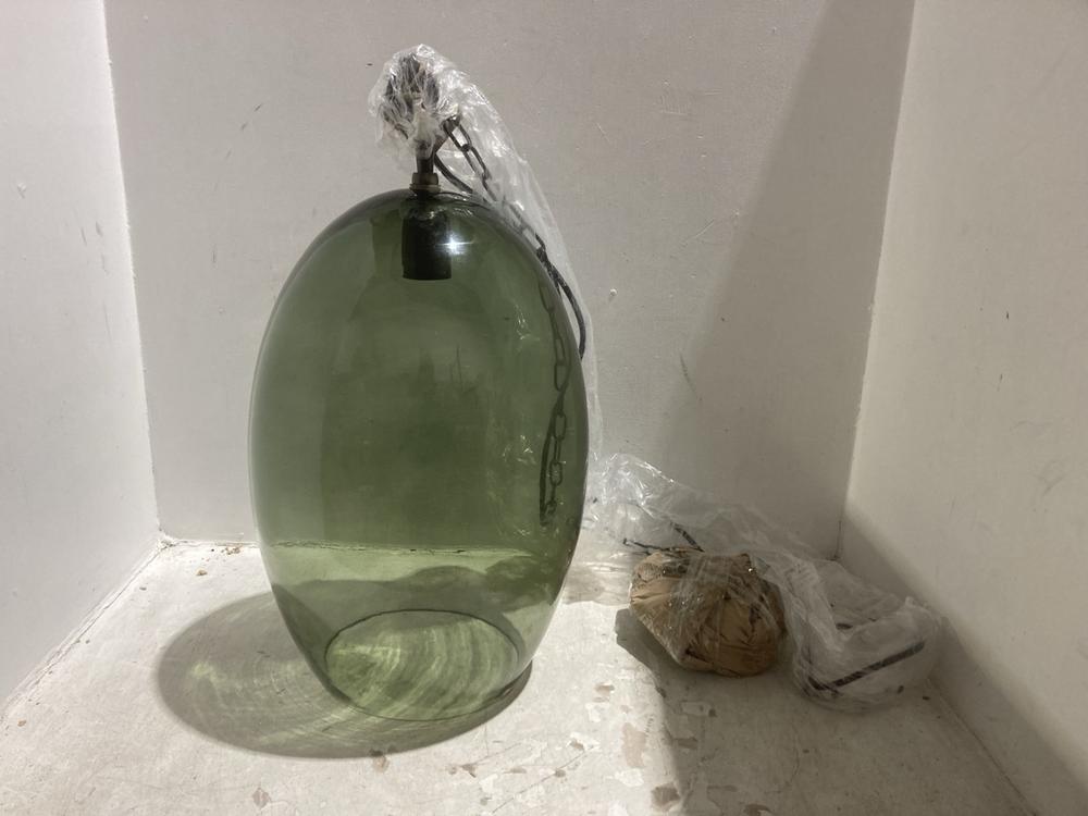 Lot 171  
            Chesterfield SR44 - Parcel Delivery Only 

                
OTORO RECYCLED GLASS PENDANT - GREEN - LARGE OVAL - ITEM NO. OP2801 - ORIGINAL RR...