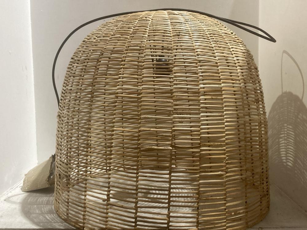 Lot 173  
            Chesterfield SR44 - Parcel Delivery Only 

                
NKUKU NOKO WICKER DOME PENDANT - NATURAL - LARGE - ITEM NO. NP3701 - ORIGINAL RRP...