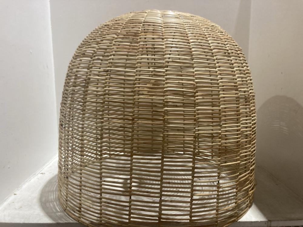 Lot 177  
            Chesterfield SR44 - Parcel Delivery Only 

                
NKUKU NOKO WICKER DOME PENDANT - NATURAL - LARGE - ITEM NO. NP3701 - ORIGINAL RRP...