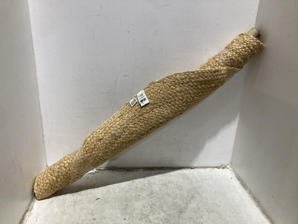 Lot 195  
            Chesterfield SR44 - Parcel Delivery Only 

                
LAREDOUTE FLOOR MATT MADE FROM JUTE (LOCATION: A9)