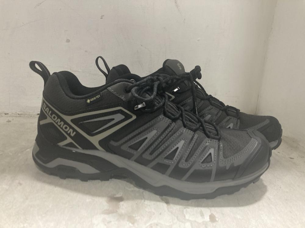 Lot 243  
            Chesterfield SR44 - Parcel Delivery Only 

                
SALOMON ORTHOLITE SHOES IN BLACK SIZE 7.5 (LOCATION: F1)