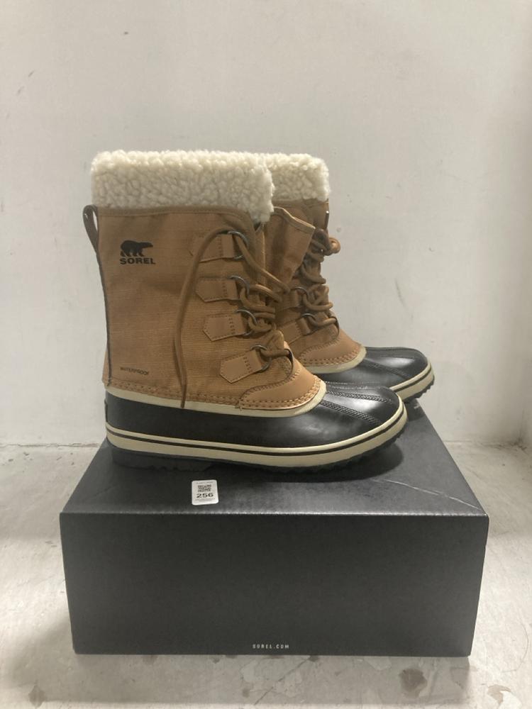Lot 256  
            Chesterfield SR44 - Parcel Delivery Only 

                
SOREL WINTER CARNIVAL WP IN CAMEL BROWN SIZE 6.5 (LOCATION: F1)