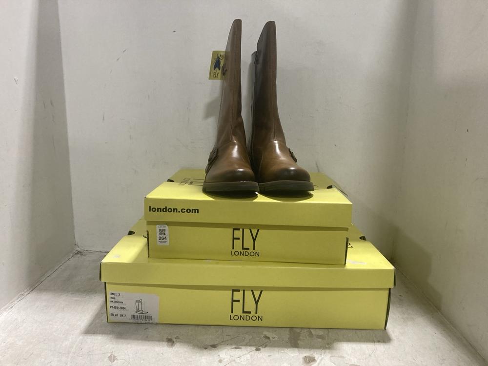 Lot 264  
            Chesterfield SR44 - Parcel Delivery Only 

                
3 X ASSORTED SHOES TO INCLUDE FLY LONDON LEATHER BOOTS IN BROWN SIZE 7 (LOCATION:...