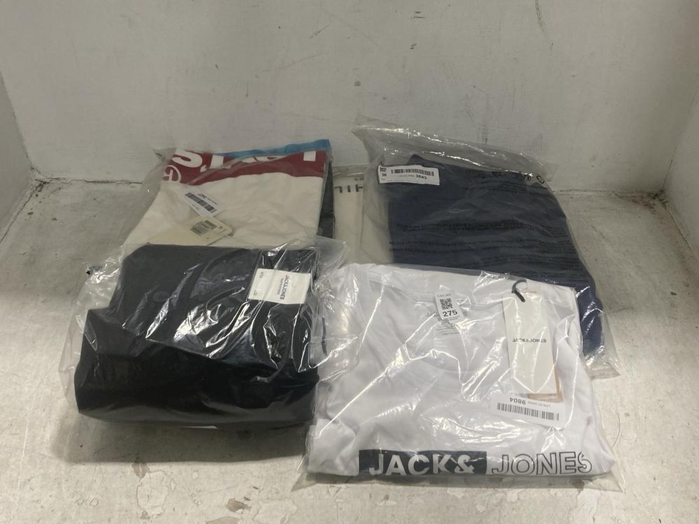 Lot 275  
            Chesterfield SR44 - Parcel Delivery Only 

                
5 X ASSORTED CLOTHES TO INCLUDE JACK & JONES T-SHIRT IN WHITE SIZE M (LOCATION: F1)
