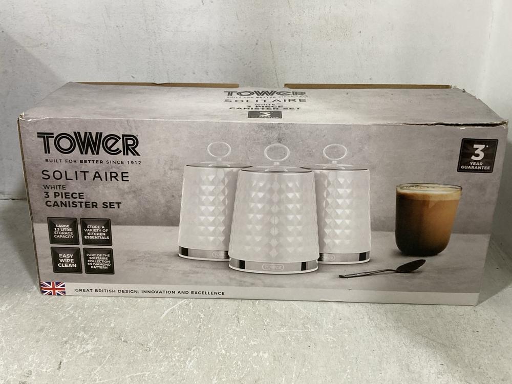 Lot 297  
            Chesterfield SR44 - Parcel Delivery Only 

                
4 X ASSORTED KITCHEN ITEMS TO INCLUDE ARTESA GRATIN DISH (LOCATION: F2)