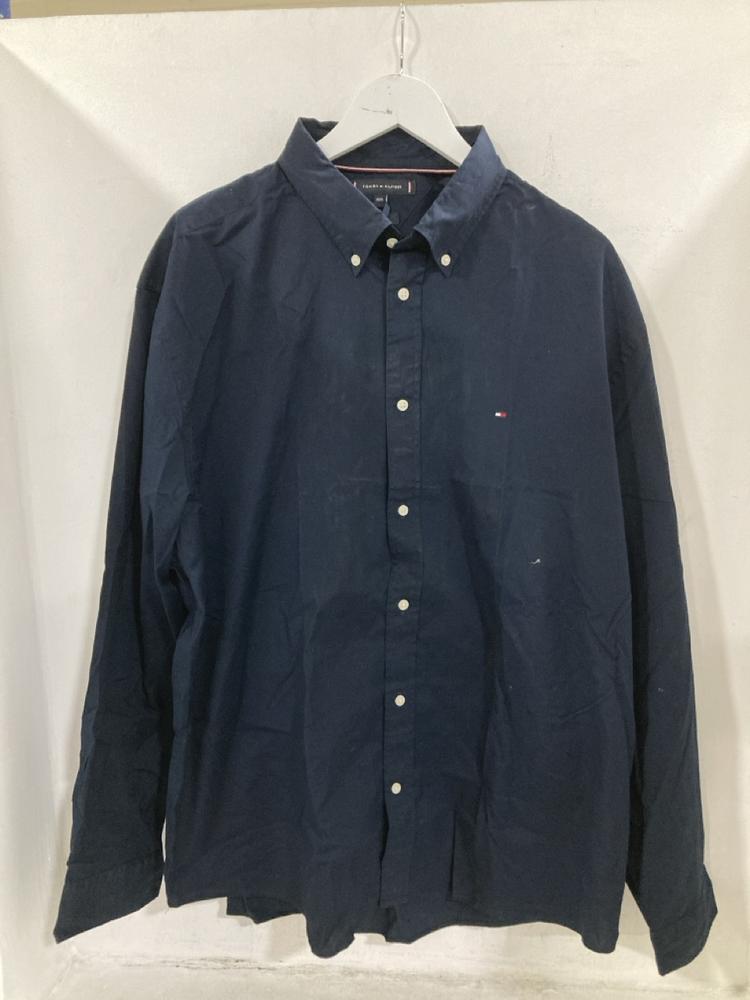 Lot 302  
            Chesterfield SR44 - Parcel Delivery Only 

                
6 X ASSORTED BRANDED CLOTHING ITEMS TO INCLUDE G-STAR RAW FLEECE IN NUDE SIZE XL ...