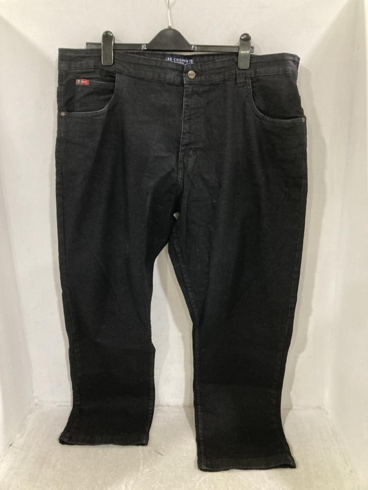 Lot 312  
            Chesterfield SR44 - Parcel Delivery Only 

                
3 X ASSORTED BRANDED CLOTHING ITEMS TO INCLUDE LEE COOPER JEANS IN BLACK SIZE 42 ...