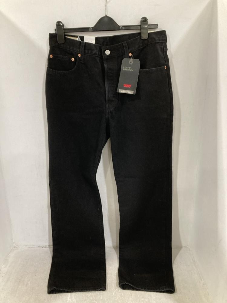 Lot 314  
            Chesterfield SR44 - Parcel Delivery Only 

                
5 X ASSORTED BRANDED CLOTHING ITEMS TO INCLUDE LEVI'S SLIM JEANS IN BLACK SIZE 33...